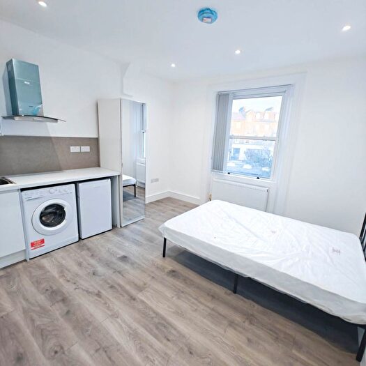 Studio To Rent In The Grove, Ealing, W5