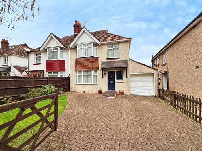 3 Bedroom Semi Detached House For Sale In Hollydene Villas, Hythe, Southampton, SO45