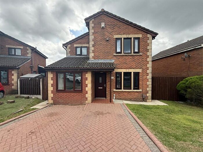4 Bedroom Detached House For Sale In Highmoor View, Waterhead, Oldham, OL4