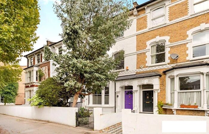 4 Bedroom Terraced House For Sale In Northwold Road, Stoke Newington, N16