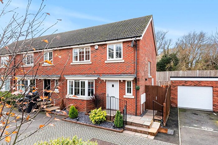 3 Bedroom End Of Terrace House For Sale In Cantium Place, Snodland, ME6