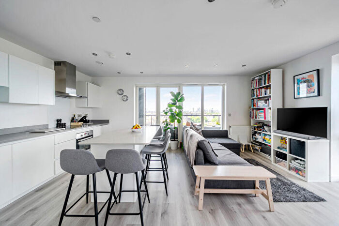2 Bedroom Apartment For Sale In Meeting House Lane, London, SE15