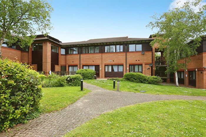 2 Bedroom Flat For Sale In Wickham Road, Fareham, PO16