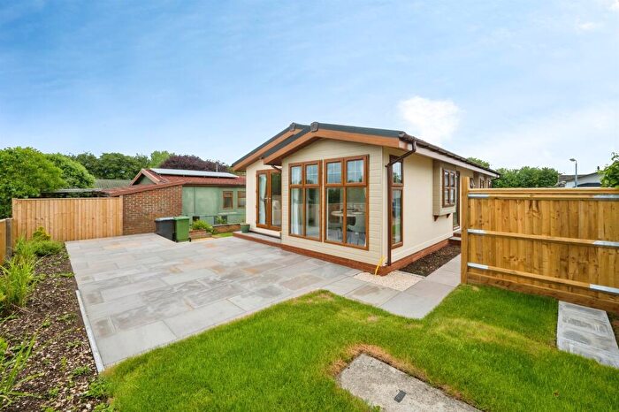 2 Bedroom Park Home For Sale In Alresford Road, Winchester, SO21
