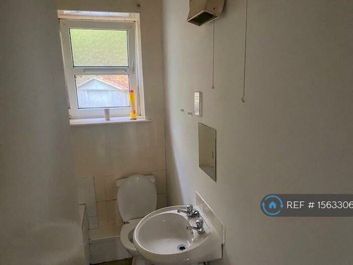 1 Bedroom Flat To Rent In Garth-Mor Court, Neath, SA11
