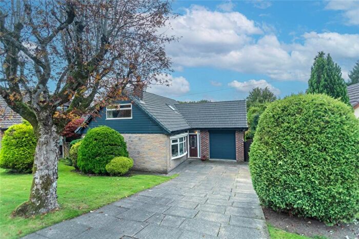 3 Bedroom Detached House For Sale In Camberley Drive, Bamford, Rochdale, OL11
