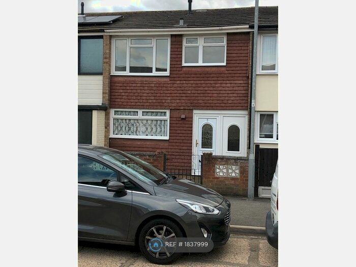 3 Bedroom Terraced House To Rent In Clarendon Road, Basildon, SS13