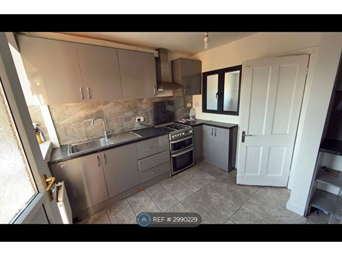 3 Bedroom Terraced House To Rent In Thorne Road, Willenhal, WV13