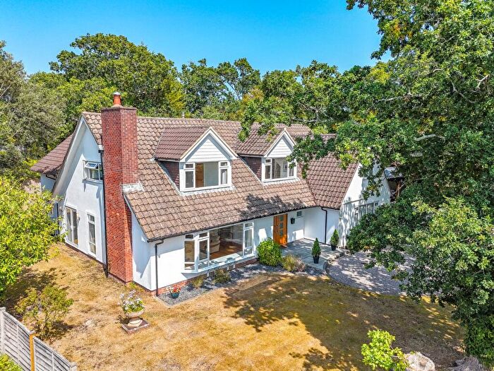 4 Bedroom Detached House For Sale In Barrs Avenue, New Milton, BH25