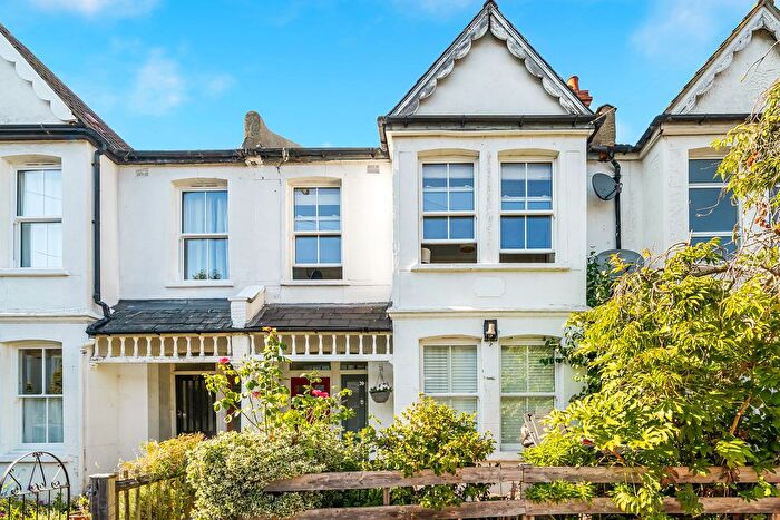 4 Bedroom Flat For Sale In Clarendon Road, London, SW19