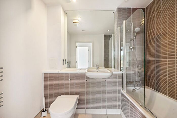 2 Bedroom Flat For Sale In Cubitt Court, Park Village East, London, NW1