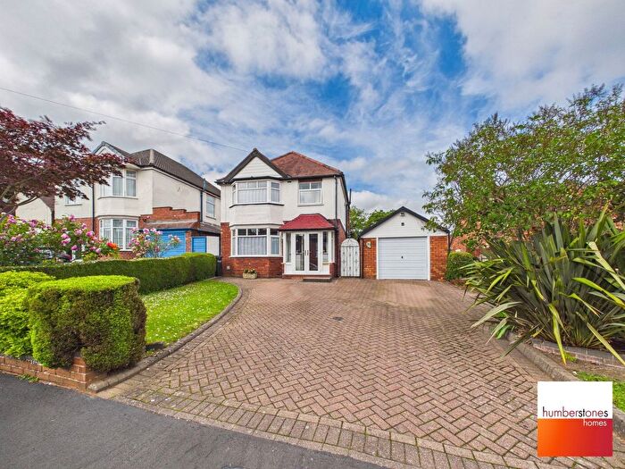 3 Bedroom Detached House For Sale In Woodgreen Road, Oldbury, B68