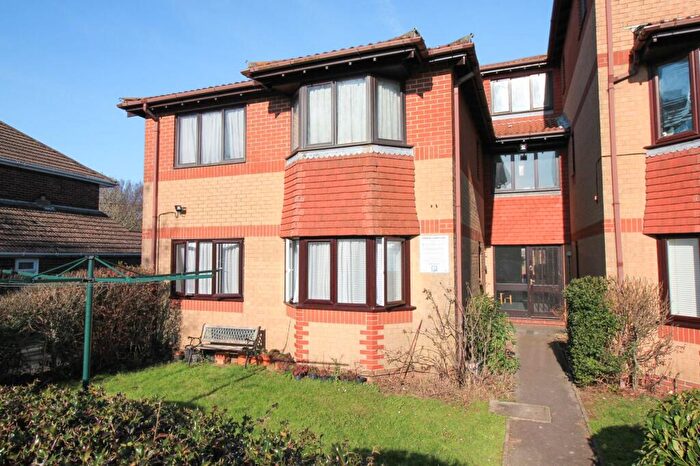 1 Bedroom Flat For Sale In Portsmouth Road, Sholing, SO19