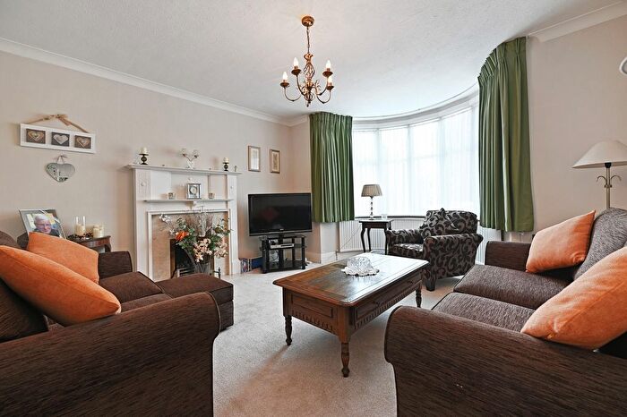 5 Bedroom Detached House For Sale In High Road, Harrow Weald, Harrow, HA3