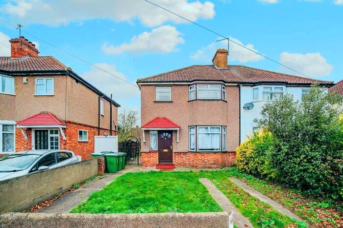 3 Bedroom Semi-Detached House To Rent In Sutlej Road, London, SE7