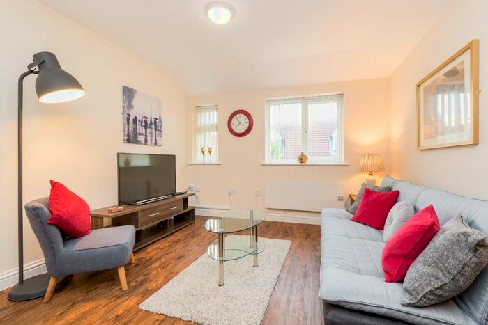 3 Bedroom Flat To Rent In The Green, Solihull, West Midlands, CV7