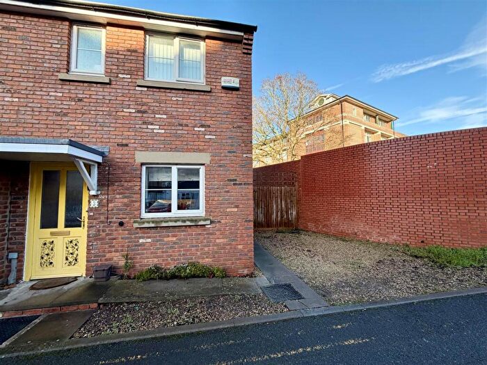 2 Bedroom Semi Detached House For Sale In Old Tram Road, Gloucester, GL1