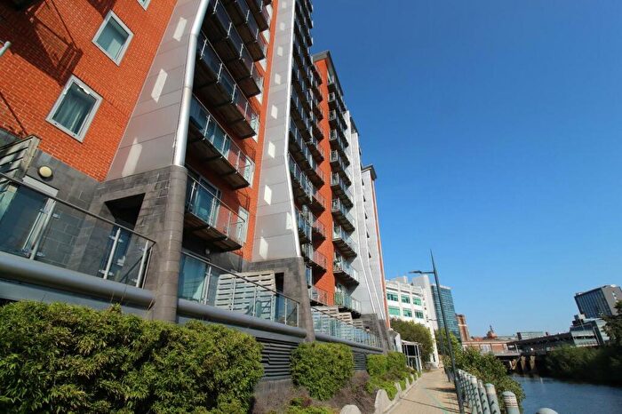 2 Bedroom Flat To Rent In Whitehall Quay, Leeds, West Yorkshire, LS1