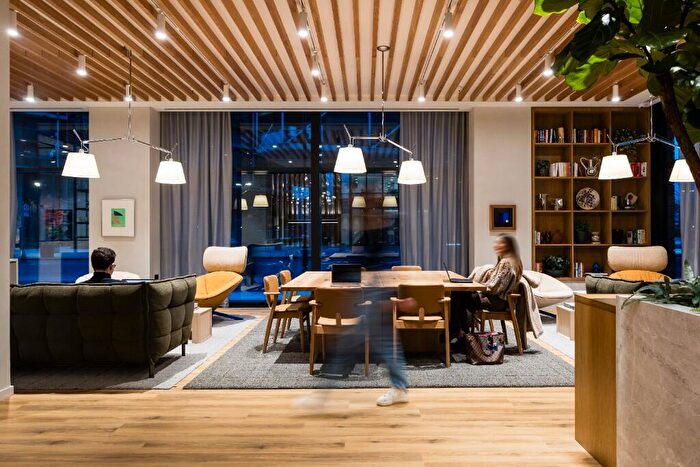 2 Bedroom Apartment To Rent In Nine Elms Lane, London, SW11