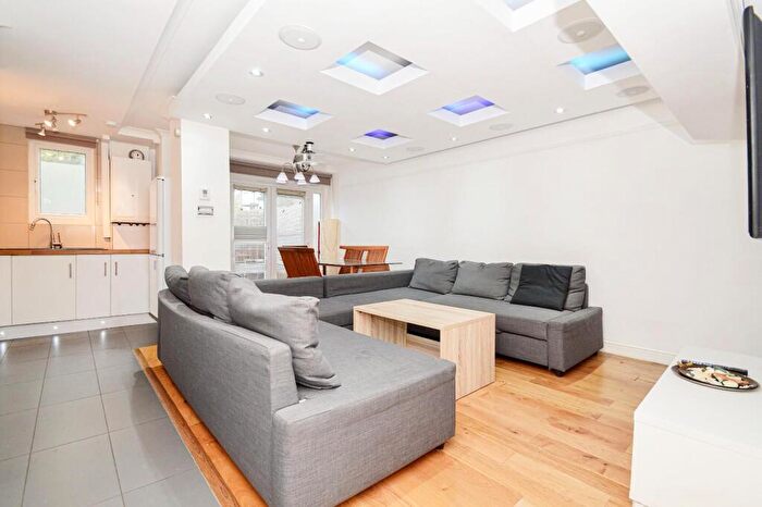 4 Bedroom Maisonette To Rent In Moody Street, London, E1