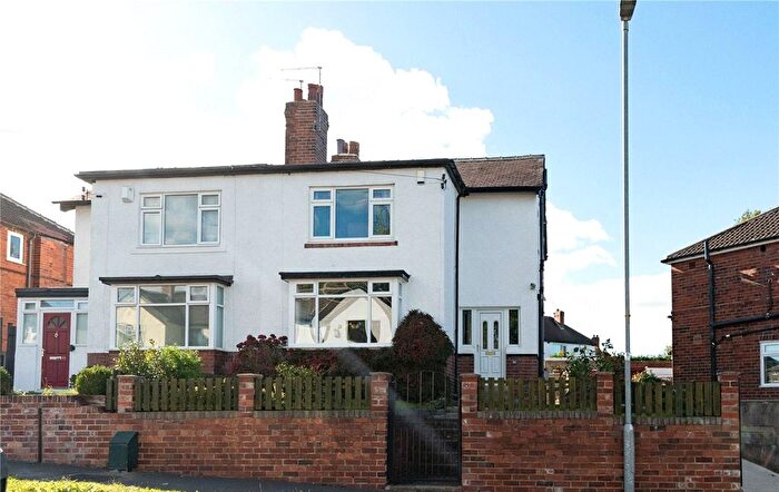 3 Bedroom Semi-detached House For Sale In Lincroft Crescent, Leeds, West Yorkshire, LS13