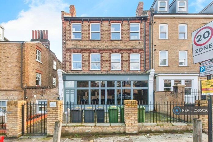 3 Bedroom Flat To Rent In Tyrwhitt Road, London, SE4