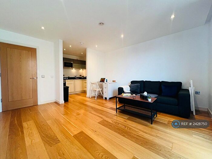 1 Bedroom Flat To Rent In Watermans Place, Leeds, LS1