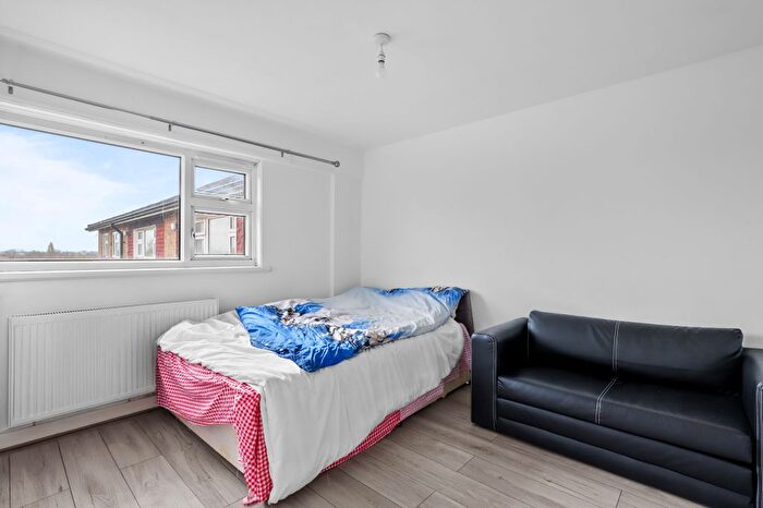 2 Bedroom Flat To Rent In Warminster Gardens, London, SE25