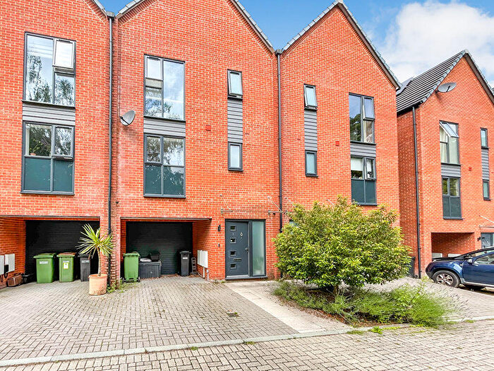 3 Bedroom Terraced House For Sale In Sundays Hill Close, Hedge End, SO30