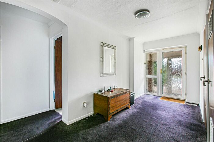 3 Bedroom Bungalow For Sale In Beechfield Close, Redbourn, St. Albans, Hertfordshire, AL3