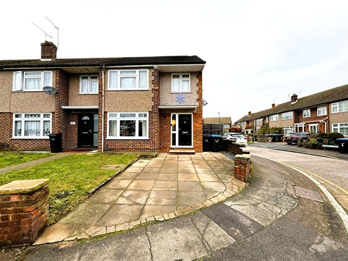 2 Bedroom End Of Terrace House For Sale In Cunningham Avenue, Freezy Water, London, EN3