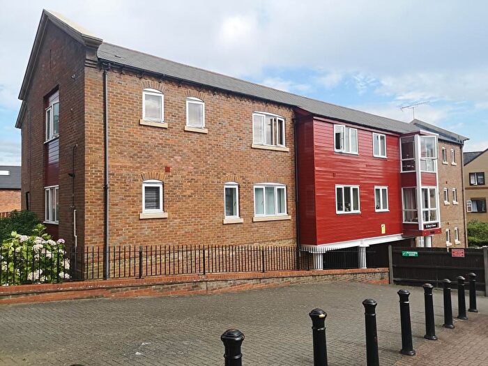 2 Bedroom Flat To Rent In St. Marys Grove, Castle Street, RG1