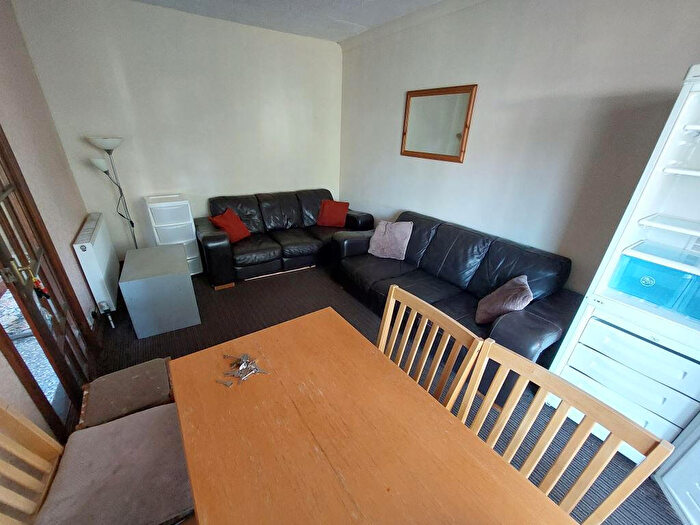 4 Bedroom Semi-Detached House To Rent In Warwick Avenue, Beeston, NG9