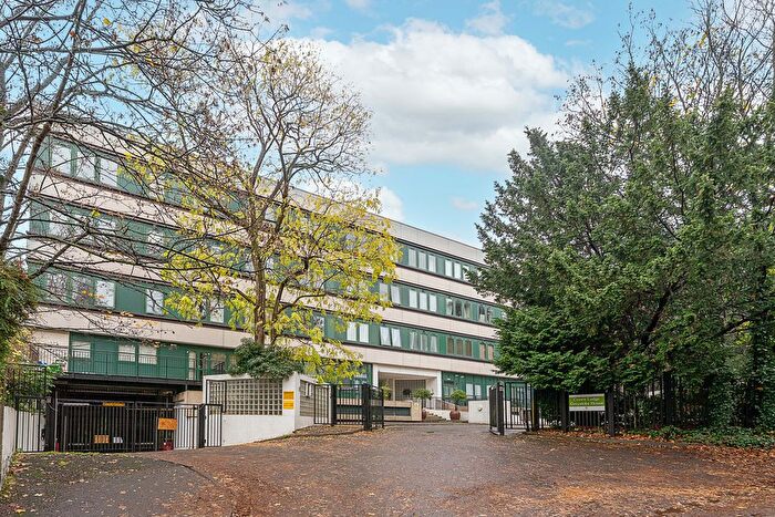 2 Bedroom Flat For Sale In Brunswick Road, Ealing, W5