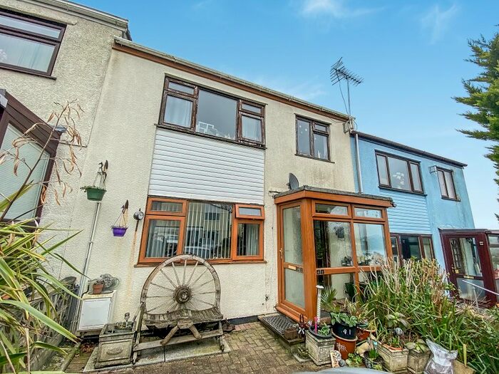 Houses for sale & to rent in TR1 2JN, Carlyon Close, Truro Redannick Truro