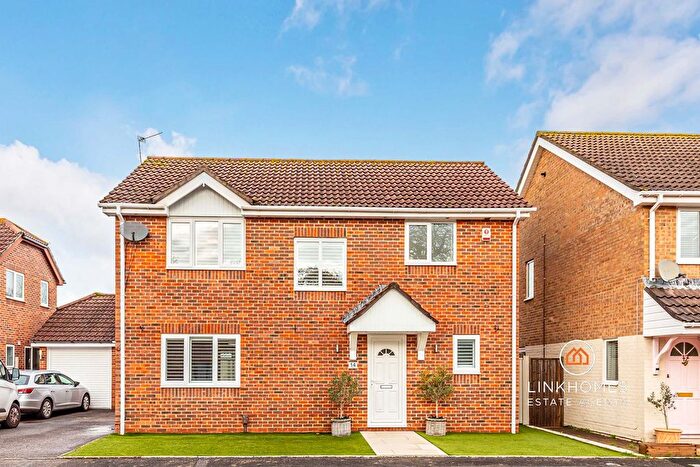 3 Bedroom Detached House For Sale In Hartsbourne Drive, Bournemouth, BH7