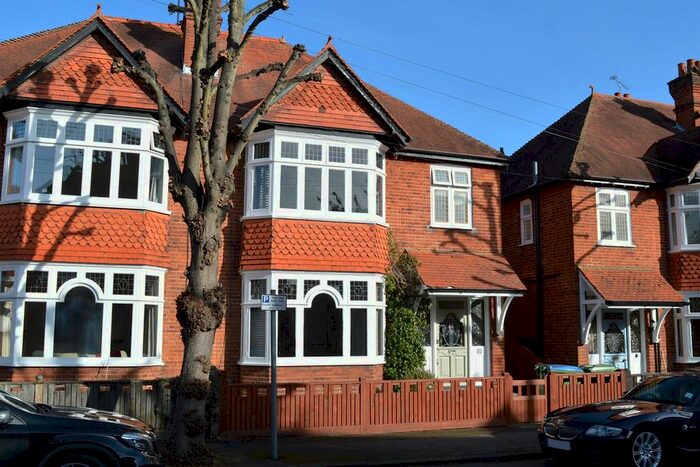 3 Bedroom Semi-Detached House To Rent In Limes Road, Weybridge KT13