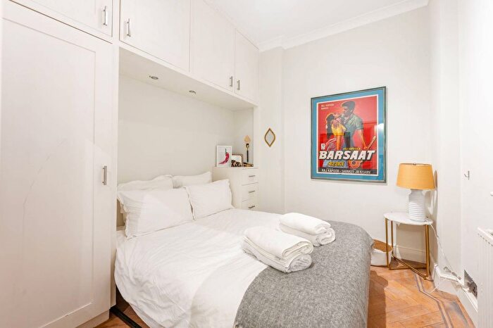 1 Bedroom Flat For Sale In Linden Gardens, Notting Hill Gate, London, W2