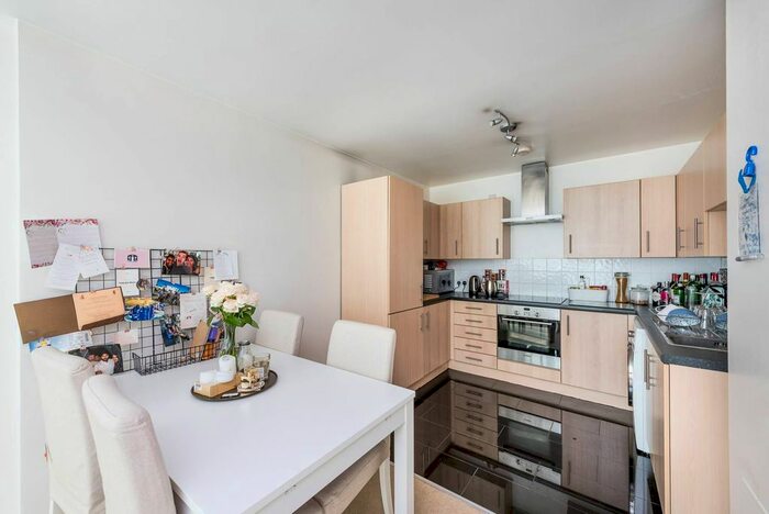 1 Bedroom Flat To Rent In Salamanca Place, Vauxhall, London, SE1