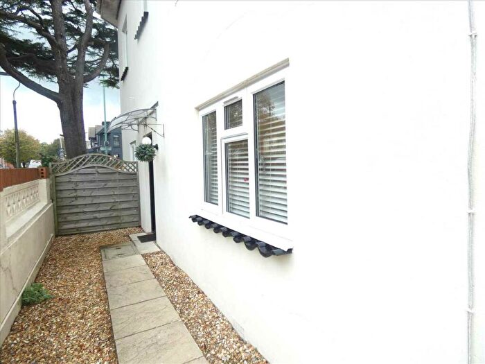 1 Bedroom Apartment To Rent In Princes Court, - Sea Road, Boscombe, BH5
