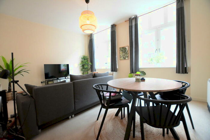 1 Bedroom Apartment To Rent In Lexington Place, Plumptre Street, NG1