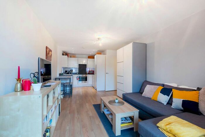 1 Bedroom Flat To Rent In Whitestone Way, Croydon, CR0