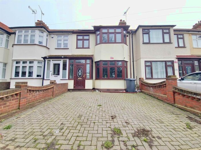 3 Bedroom Terraced House To Rent In Upper Rainham Road, Hornchurch, RM12