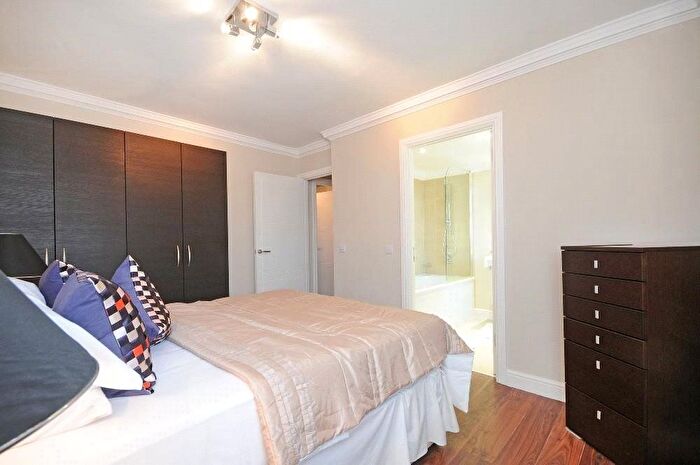 3 Bedroom Flat To Rent In St. Johns Wood Park, London, NW8
