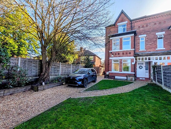 3 Bedroom Flat To Rent In Burford Road, Whalley Range, Manchester., M16