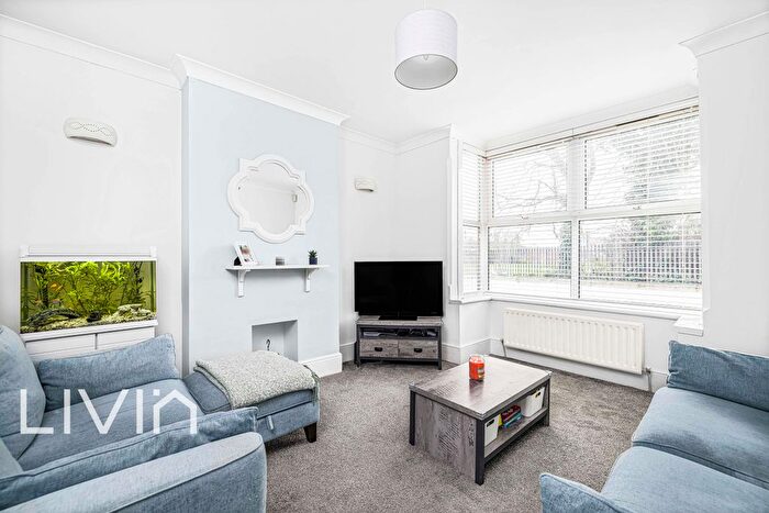 2 Bedroom End Of Terrace House For Sale In Ravenswood Road, Croydon, Surrey, CR0