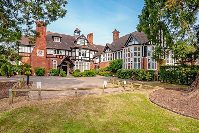 3 Bedroom Flat For Sale In Queen Elizabeth Crescent, Beaconsfield, Buckinghamshire, HP9