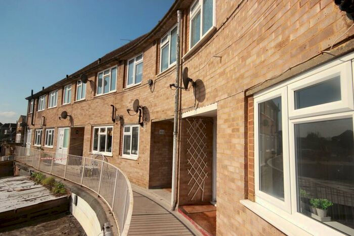 3 Bedroom Apartment To Rent In Robin Parade, The Broadway, Farnham Common, SL2