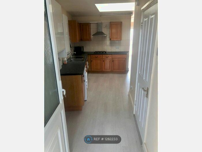 2 Bedroom Flat To Rent In Mollison Way, Edgware HA8