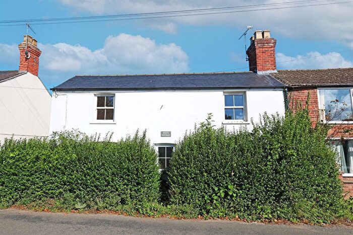 3 Bedroom Semi-Detached House For Sale In White Cottage, PE20